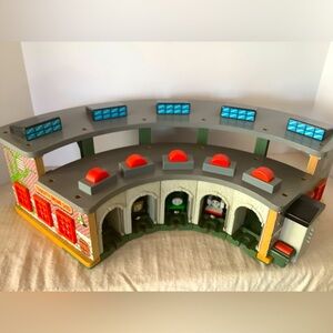 Thomas Tidmouth Engine Shed. Bundle with Trains shown that r in separate listing